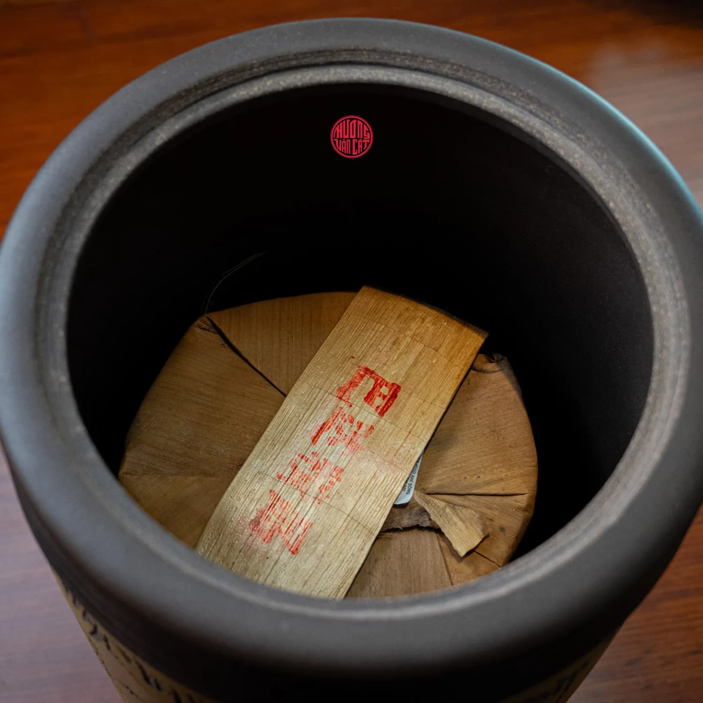 HŨ TRÀ TỬ SA CAO CẤP CHỨA TRÀ PHỔ NHĨ ( Chứa 14 bánh trà ) thumbnail 4