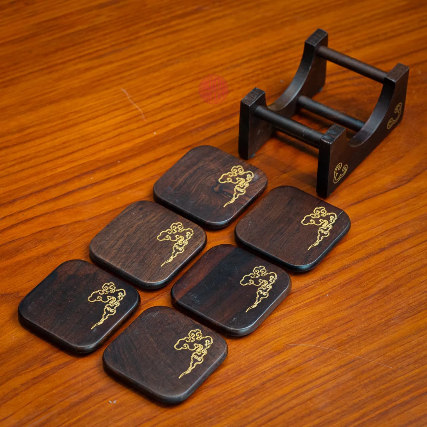 LÓT CHÉN VUÔNG GỖ GỤ KHẮC MÂY  thumbnail 2