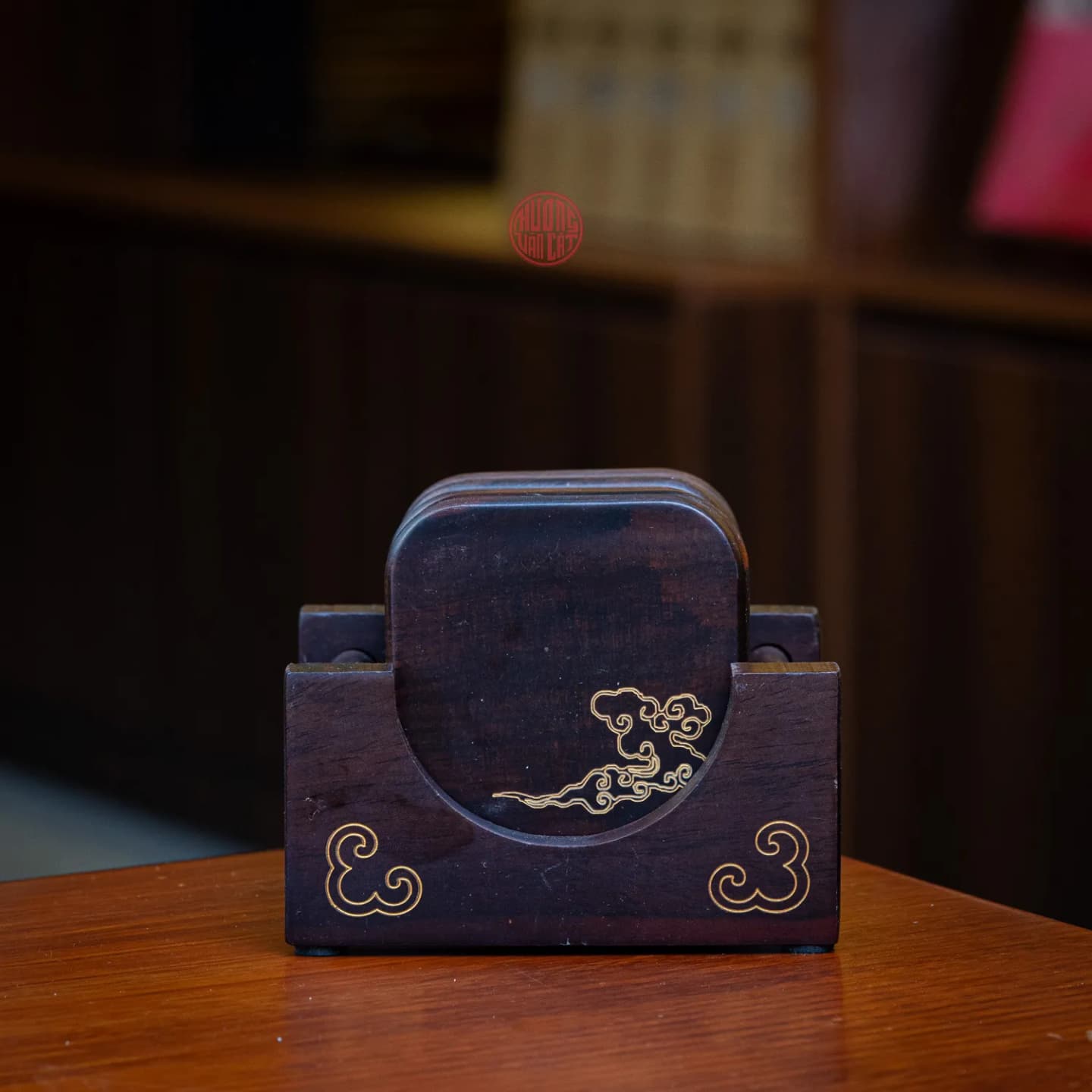 LÓT CHÉN VUÔNG GỖ GỤ KHẮC MÂY  thumbnail 3