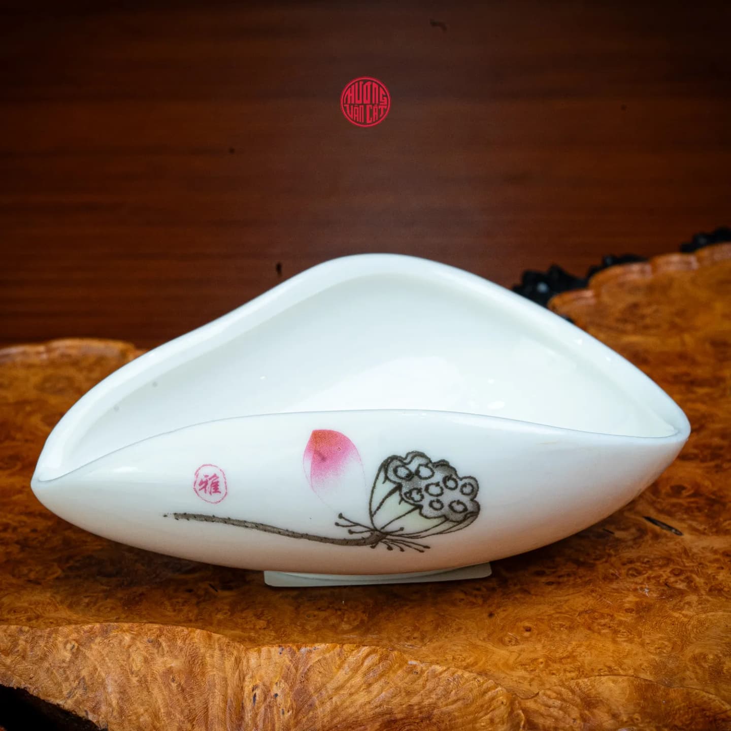 CUNG NHÃN TRÀ SỨ VẼ SEN THỦY MẶC thumbnail 4