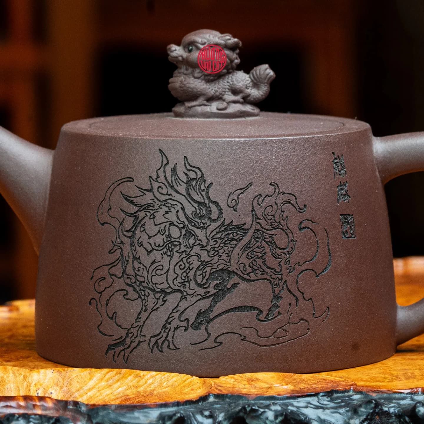 ẤM TRÀ TỬ SA LÃO TỬ DÊ DÁNG HÁN ĐẠC KHẮC KỲ LÂN  (230ml) thumbnail 2