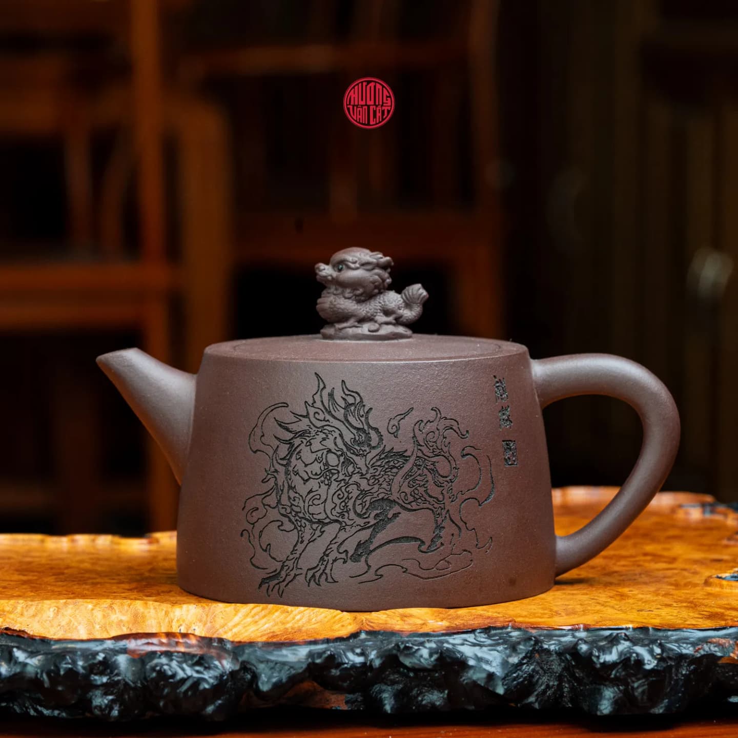 ẤM TRÀ TỬ SA LÃO TỬ DÊ DÁNG HÁN ĐẠC KHẮC KỲ LÂN  (230ml)