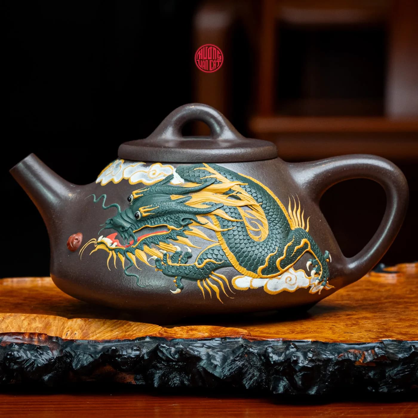 ẤM TRÀ TỬ SA NGUYÊN KHOÁNG DÁNG THẠCH BIỀU ĐẮP NỔI THANH LONG ( 280ml ) thumbnail 2