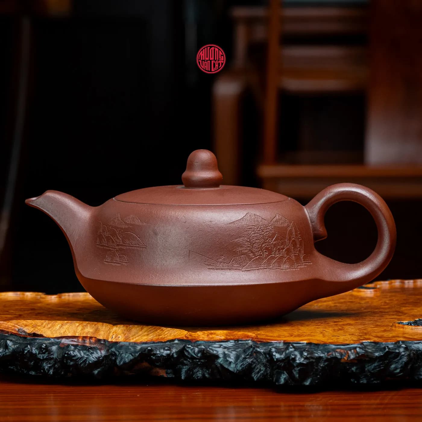 ẤM TRÀ TỬ SA DÁNG THIÊN BIẾN KHẮC LÀNG QUÊ ( 220ml )