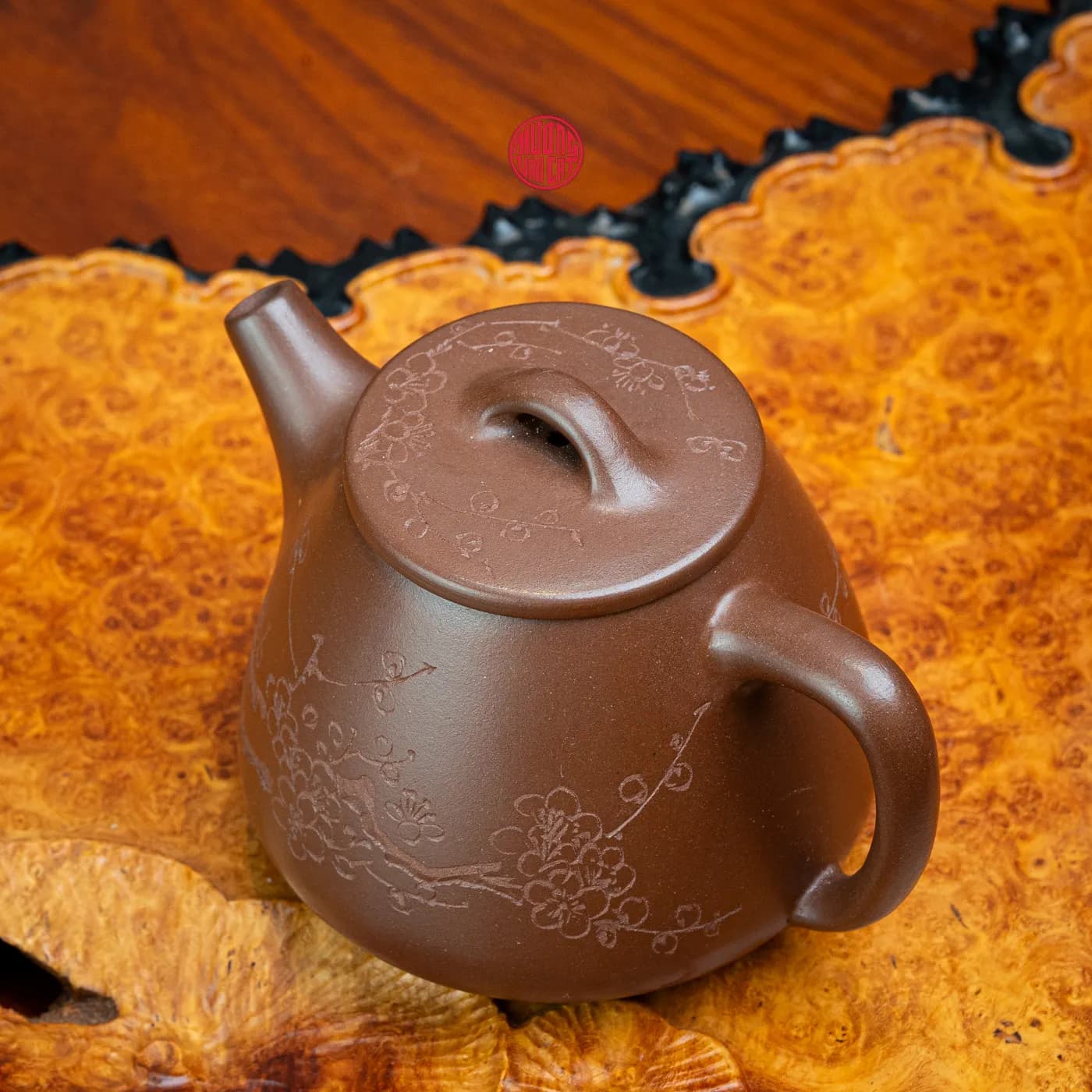 ẤM TRÀ TỬ SA ĐÁY TÀO THANH DÁNG THẠCH BIỀU CAO KHẮC HOA MAI ( 230ml ) thumbnail 5