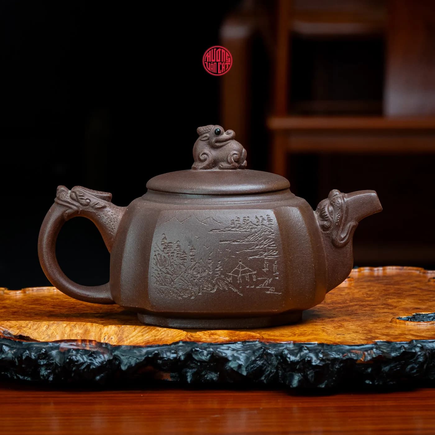 ẤM TRÀ TỬ SA DÁNG BÁT LĂNG KHẮC SƠN THỦY ( 250ml )