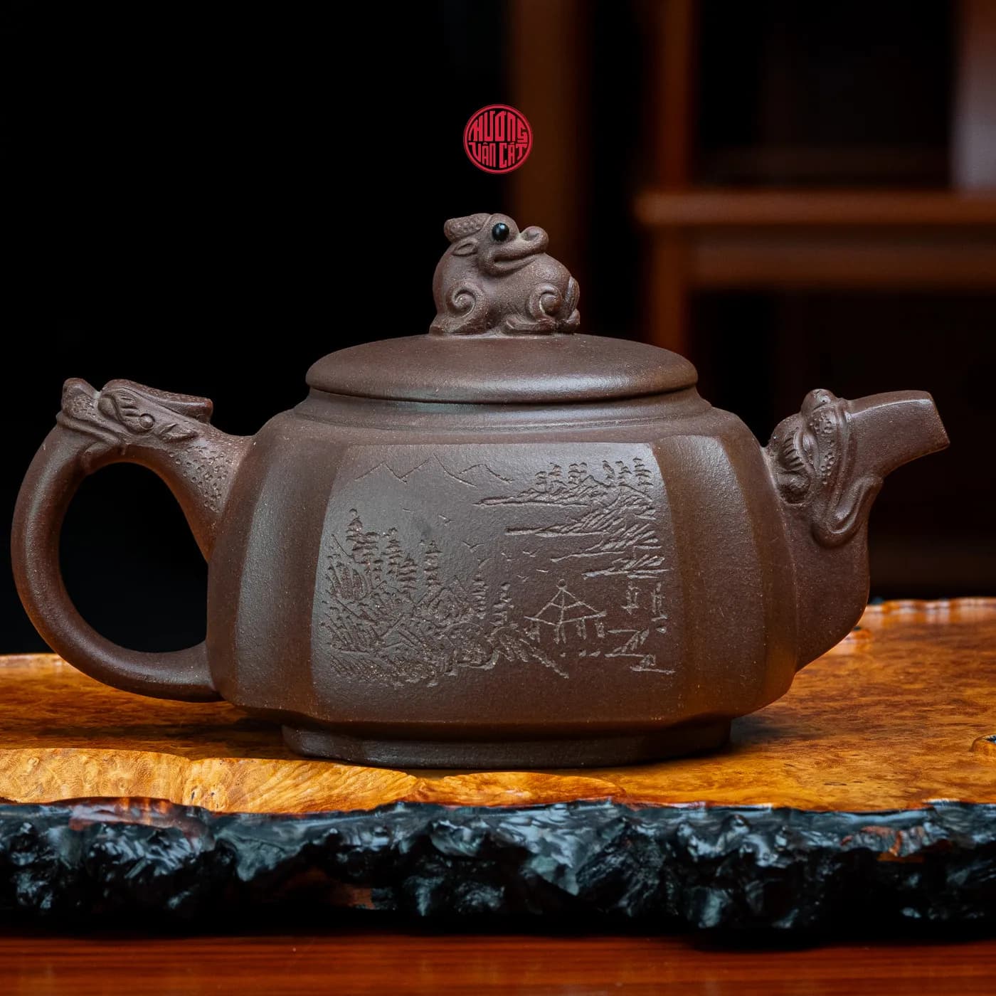 ẤM TRÀ TỬ SA DÁNG BÁT LĂNG KHẮC SƠN THỦY ( 250ml ) thumbnail 2