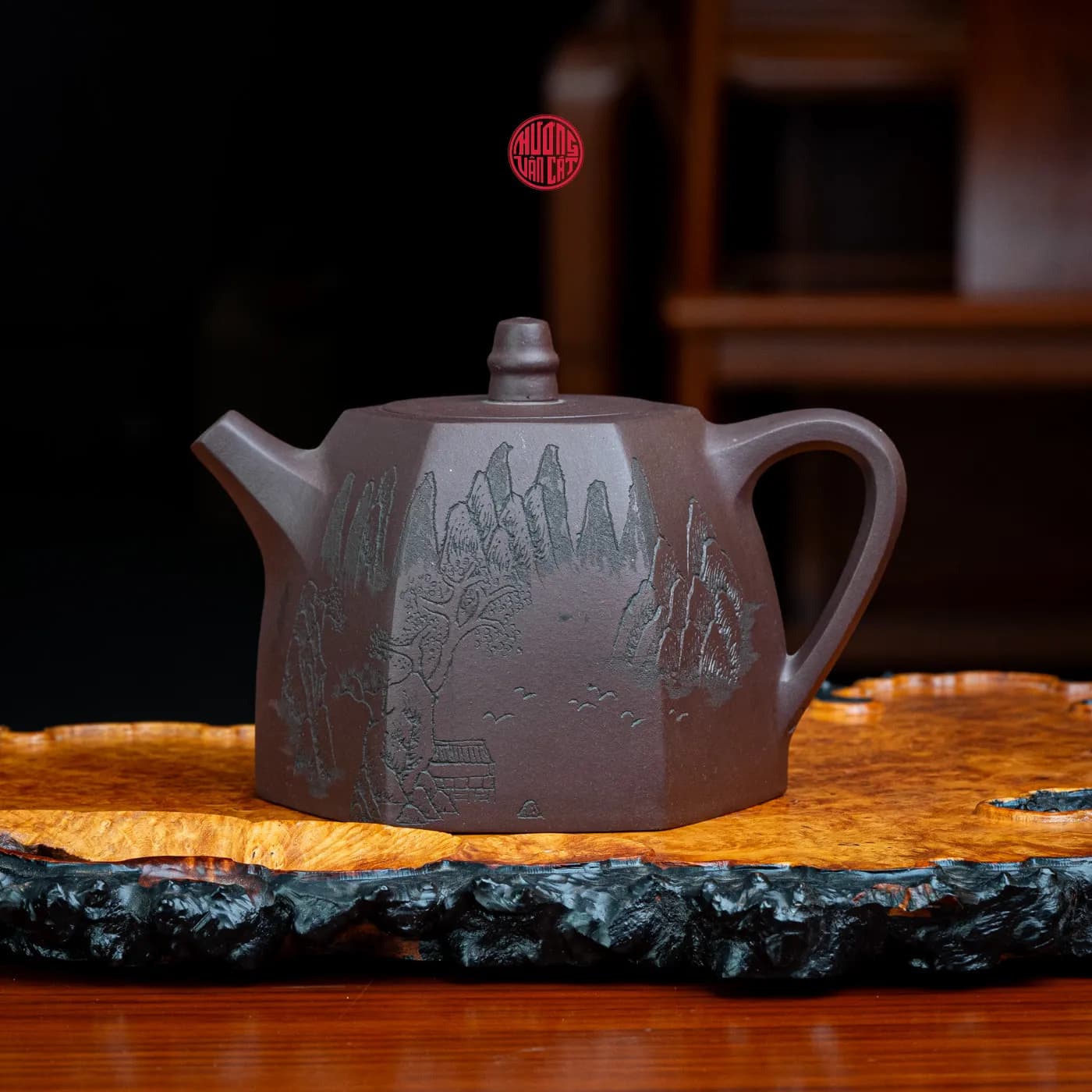 ẤM TRÀ TỬ SA DÁNG LỤC PHƯƠNG KHẮC SƠN THỦY ( 300ml )