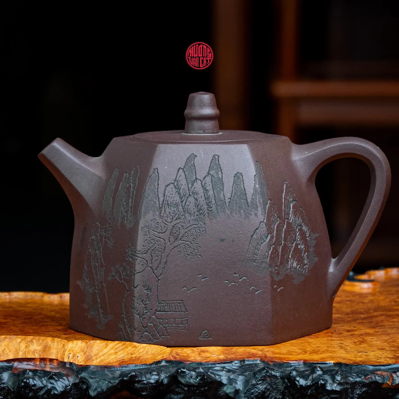 ẤM TRÀ TỬ SA DÁNG LỤC PHƯƠNG KHẮC SƠN THỦY ( 300ml ) thumbnail 2