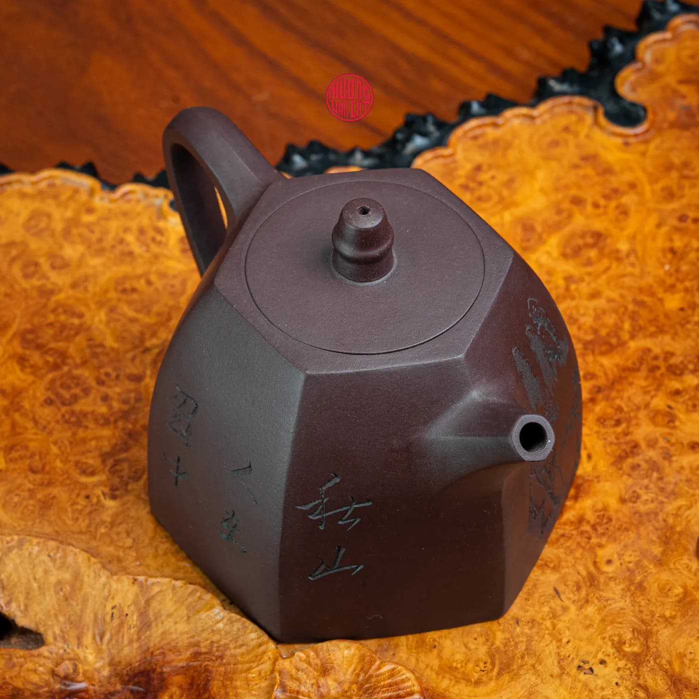 ẤM TRÀ TỬ SA DÁNG LỤC PHƯƠNG KHẮC SƠN THỦY ( 300ml ) thumbnail 6