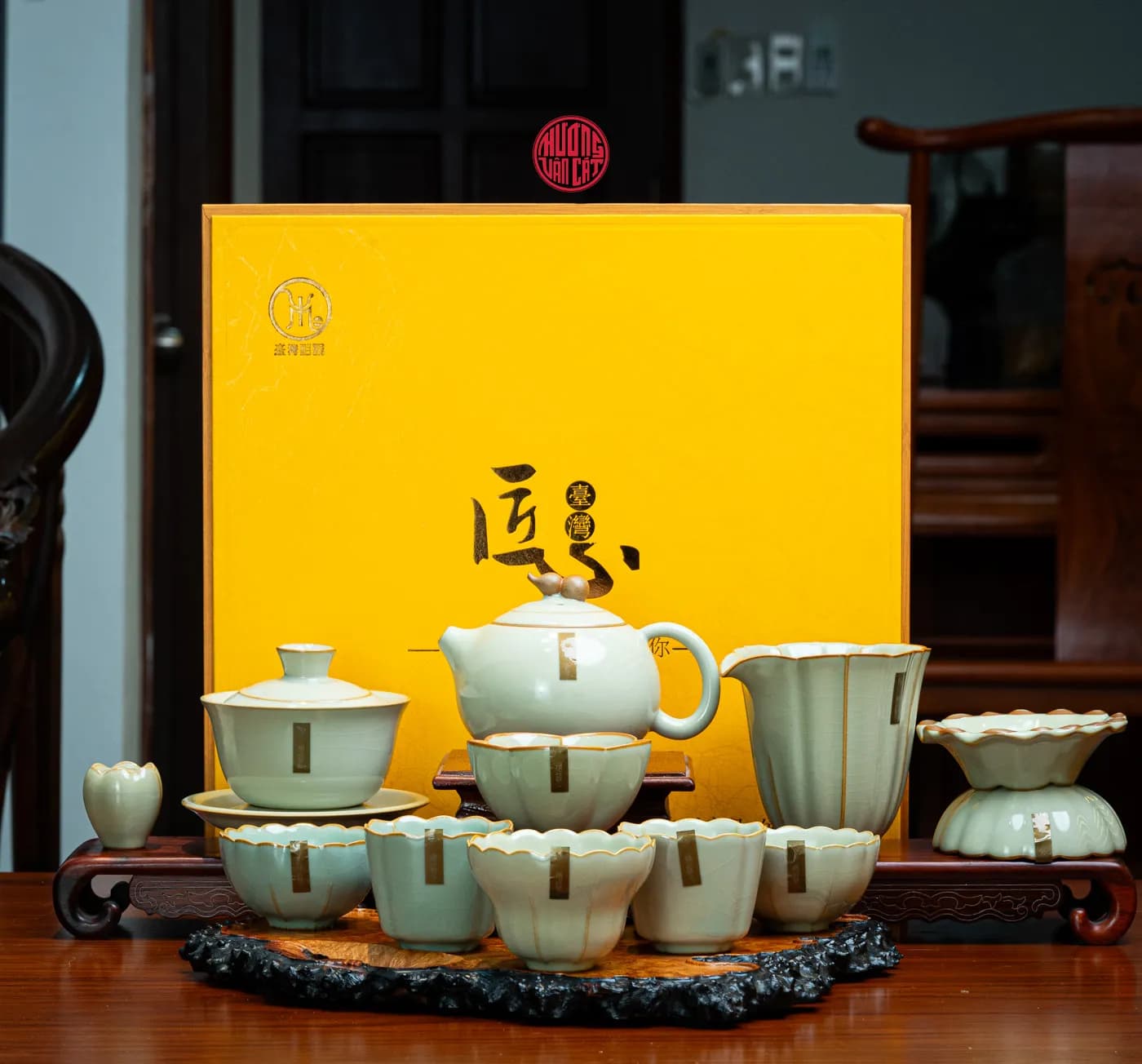 BỘ ẤM TRÀ SỨ MEN RẠN NGỌC BÍCH CAO CẤP ( Nghệ nhân Khâu Vệ Quốc )