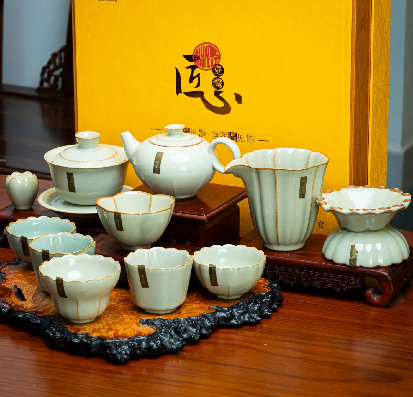 BỘ ẤM TRÀ SỨ MEN RẠN NGỌC BÍCH CAO CẤP ( Nghệ nhân Khâu Vệ Quốc ) thumbnail 2