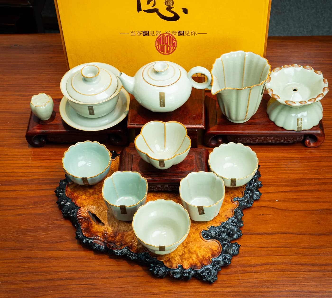 BỘ ẤM TRÀ SỨ MEN RẠN NGỌC BÍCH CAO CẤP ( Nghệ nhân Khâu Vệ Quốc ) thumbnail 3