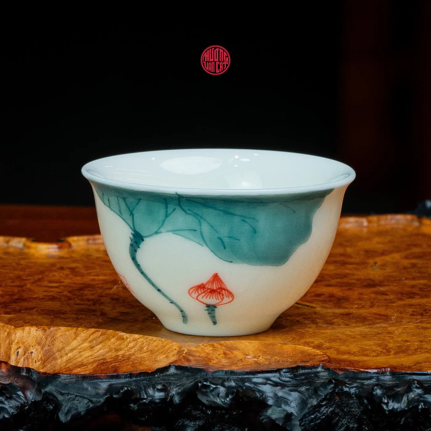 CHÉN TRÀ SỨ CẢNH ĐỨC DÁNG ĐẦY VẼ SEN (50ml) thumbnail 2