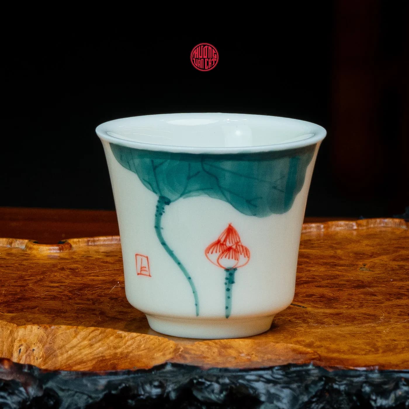 CHÉN TRÀ SỨ CẢNH ĐỨC DÁNG CAO VẼ SEN (50ml) thumbnail 2