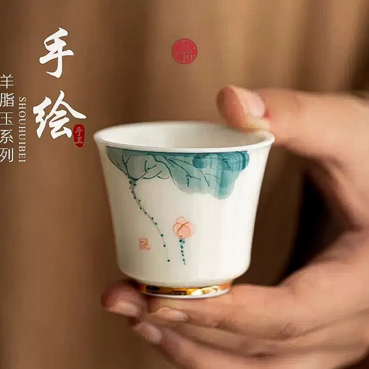 CHÉN TRÀ SỨ CẢNH ĐỨC DÁNG CAO VẼ SEN (50ml) thumbnail 3