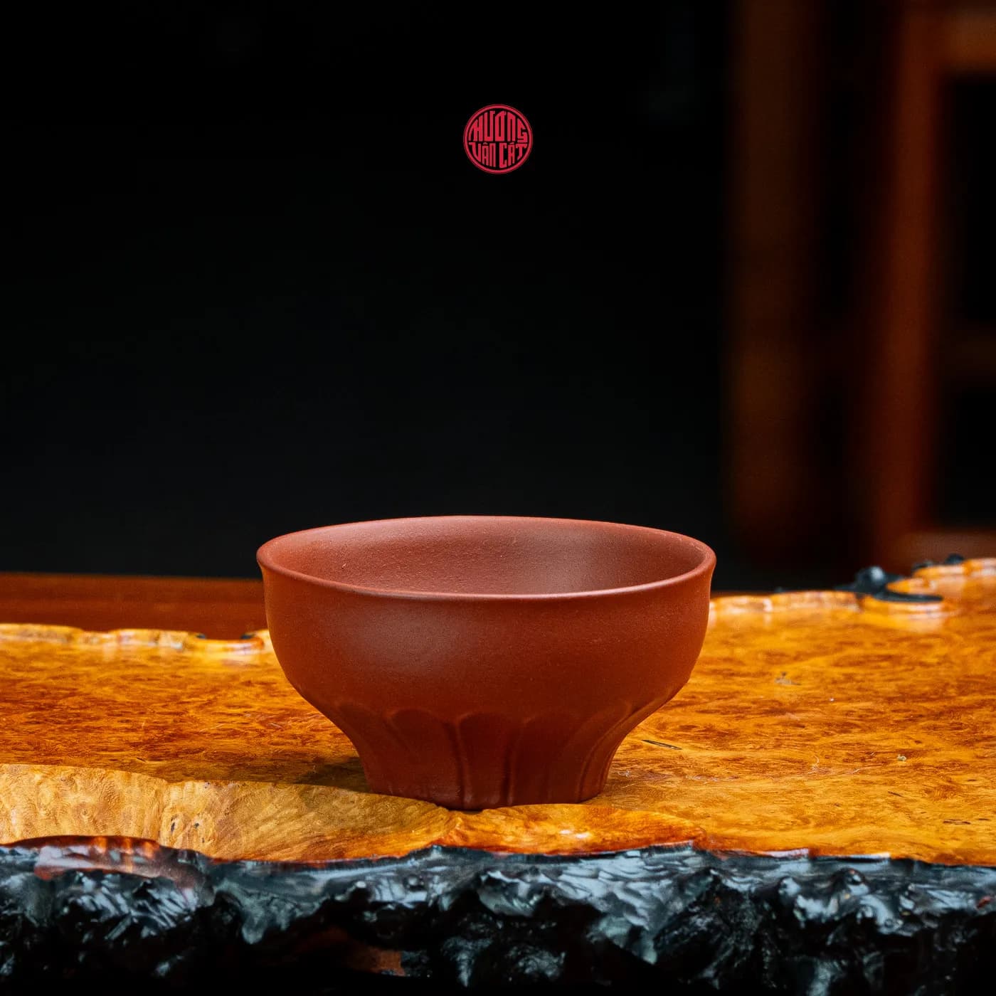 CHÉN TRÀ TỬ SA NGUYÊN KHOÁNG HỒNG NÊ DÁNG ĐÀI SEN (50ml)