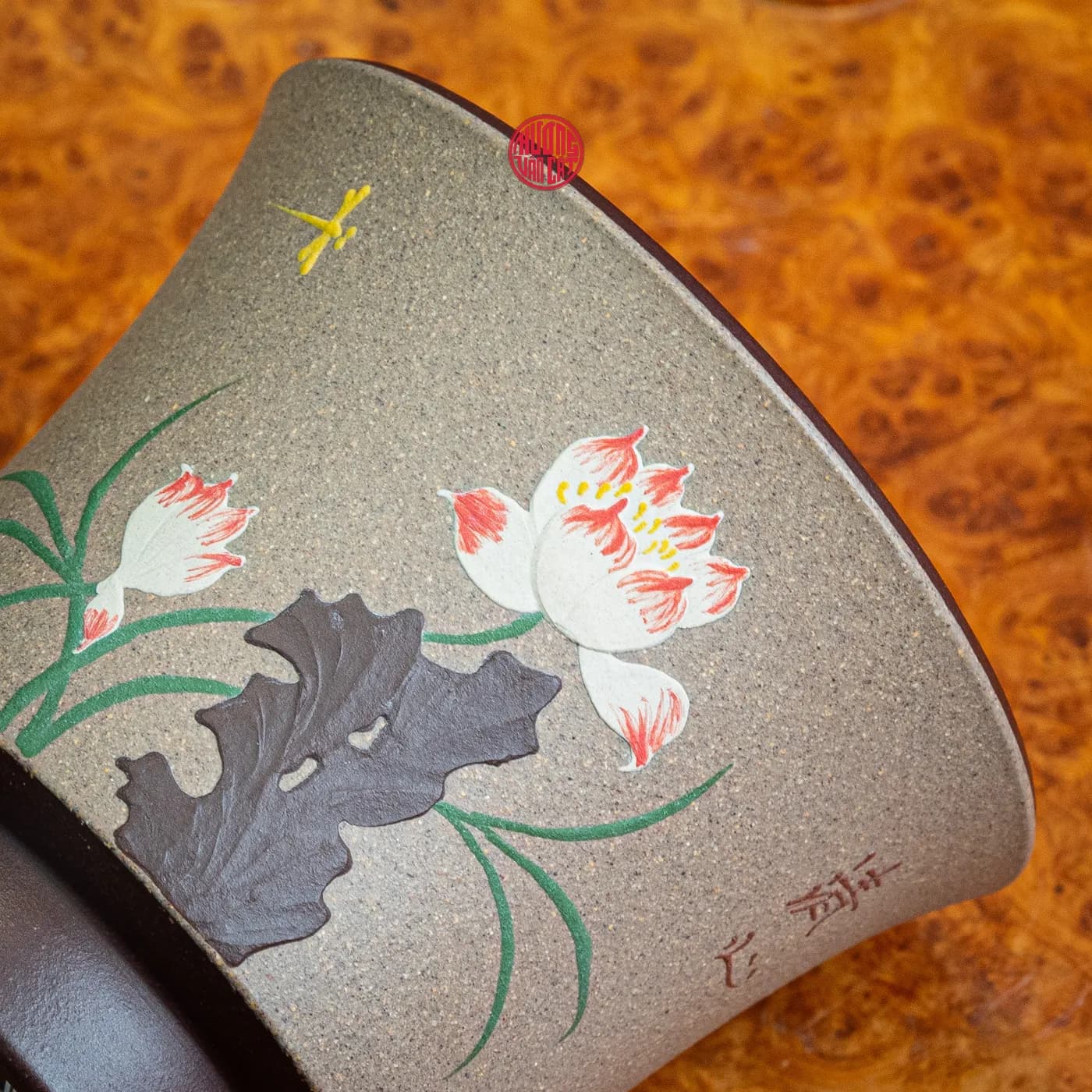 CHÉN TRÀ CHỦ TỬ NÊ PHỦ LÃO ĐOÀN VẼ HOA SEN (200ml) thumbnail 4